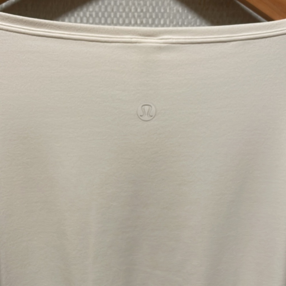 Lululemon - Picture 3 of 5